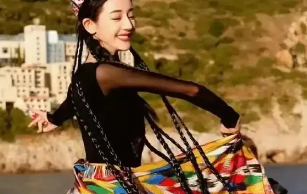 你能想象吗，全球十七亿伊斯兰教女性对迪丽热巴在中国大陆所享受的自由和待遇是多么的