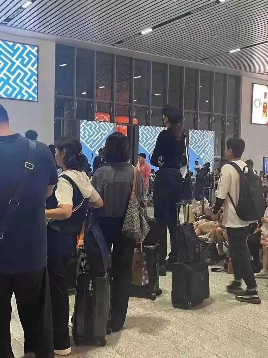 这得多高的男朋友才能与之相配？
