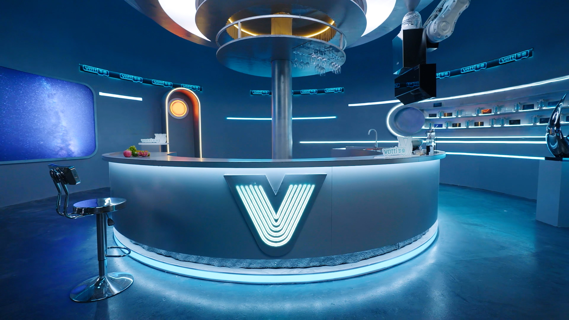 发现一个宝藏短片，华帝的#2023未来厨房#系列。场景非常赛博，里面的厨房让人仿