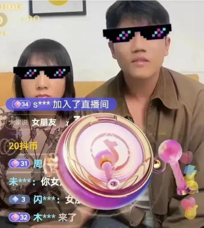 解清帅哥哥真的是自带喜感，情商高，直播全靠他控场了。
直播间里有人问大嫂结婚没，