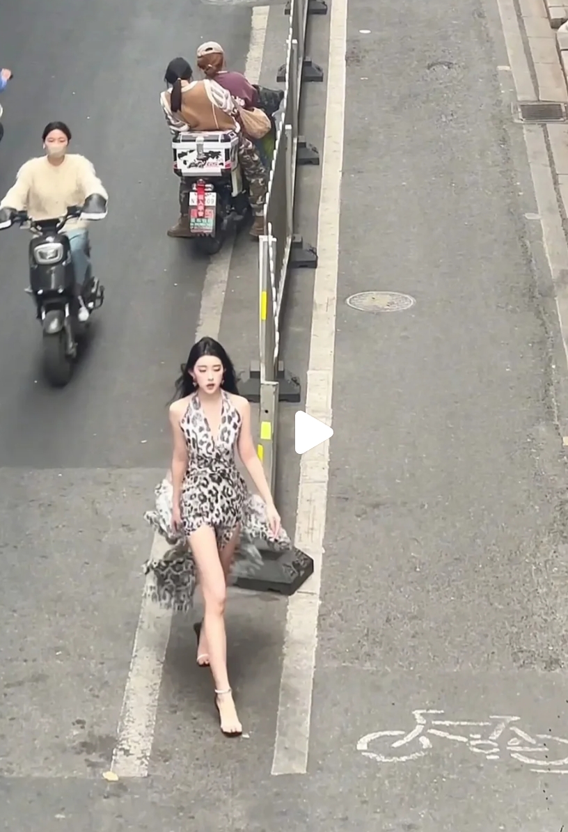 这种姐到底是谁在谈啊？
我身材这么好，不这么穿可惜了