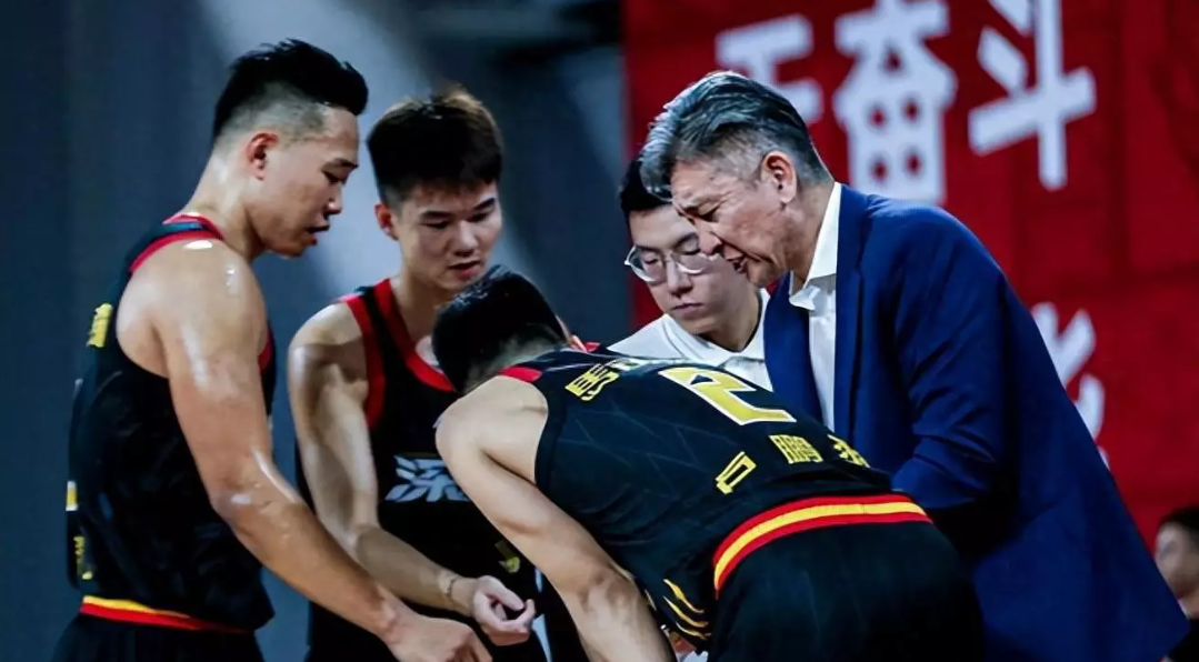 广厦竟然129-103大胜天津，揭露三个可怕事实！
1、胡金秋继续统治内线11中