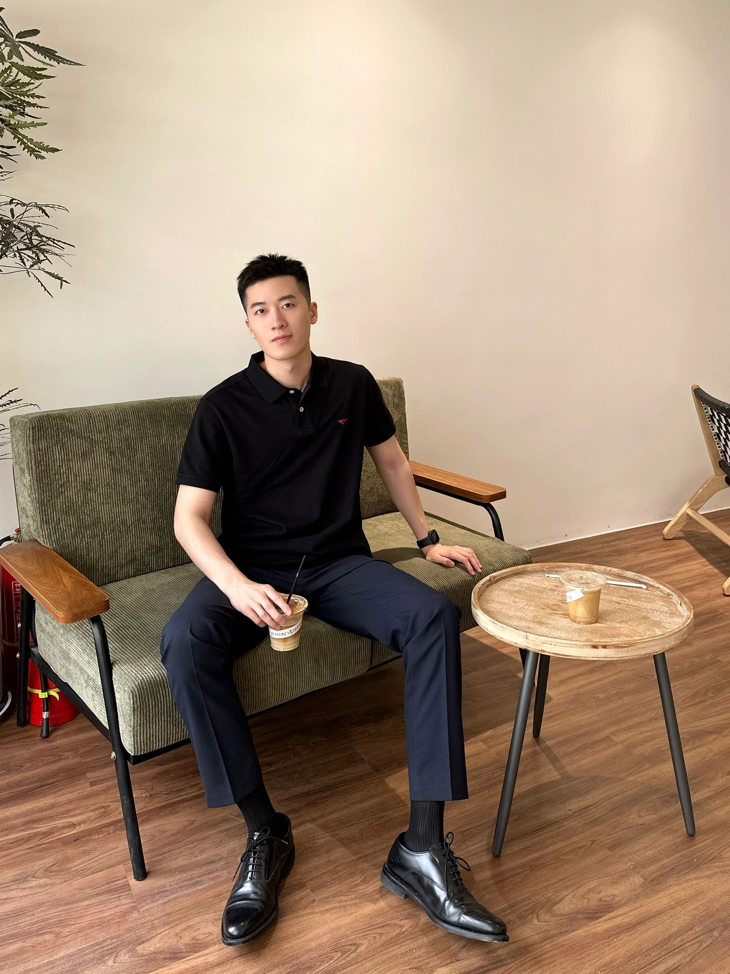 轻熟风职场穿搭，一件polo衫就够了