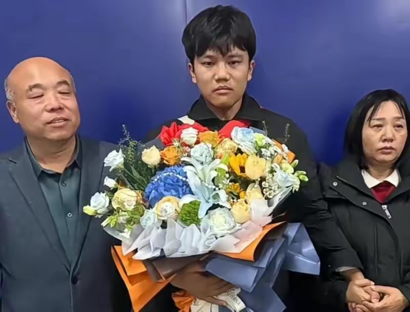 2023年最后一个月，对于亿万富豪解克锋一家来说，无疑是最幸福的时刻，因为被拐2