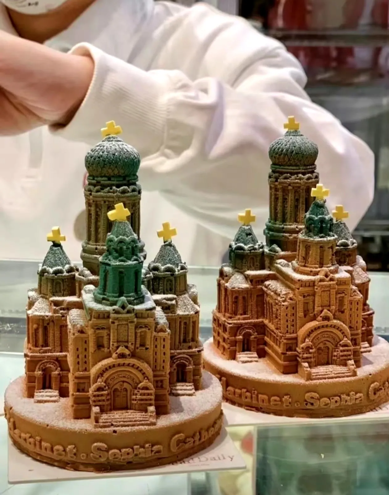 再一次被东北的物价震惊住了，这么精致的索菲亚教堂蛋糕竟然只卖58块钱一个，这个价