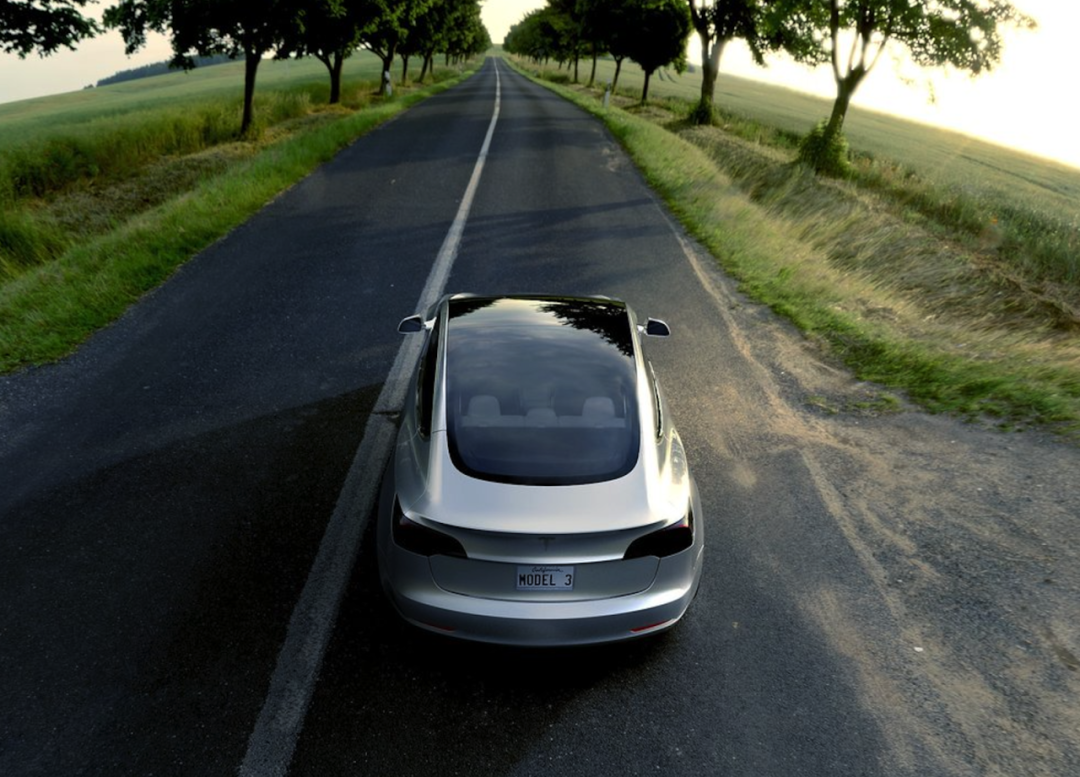 新款Model 3：起售价贵了2.8万，不卷了？