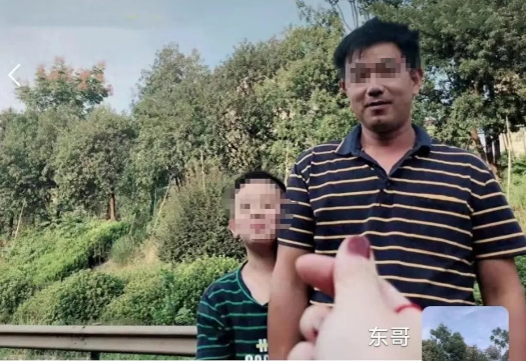 这是湖南婚车6死亡事故中的司机，也是新郎的大姨父，年龄在40岁左右，他弟弟接受采