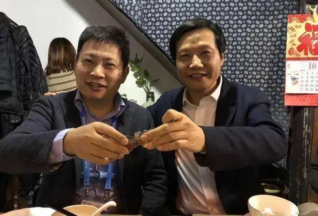 不知道为什么，我以前对余承东并没有太多好感，却对雷军十分崇拜。当时，我觉得雷军有