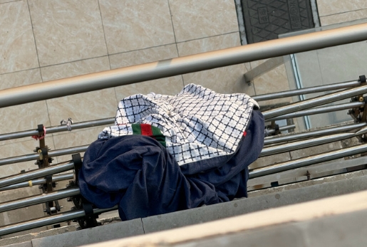 呜呜呜，我一个没留神，晾晒的被套就掉下去了，多少年没写过字的手，写的很僵硬😭 