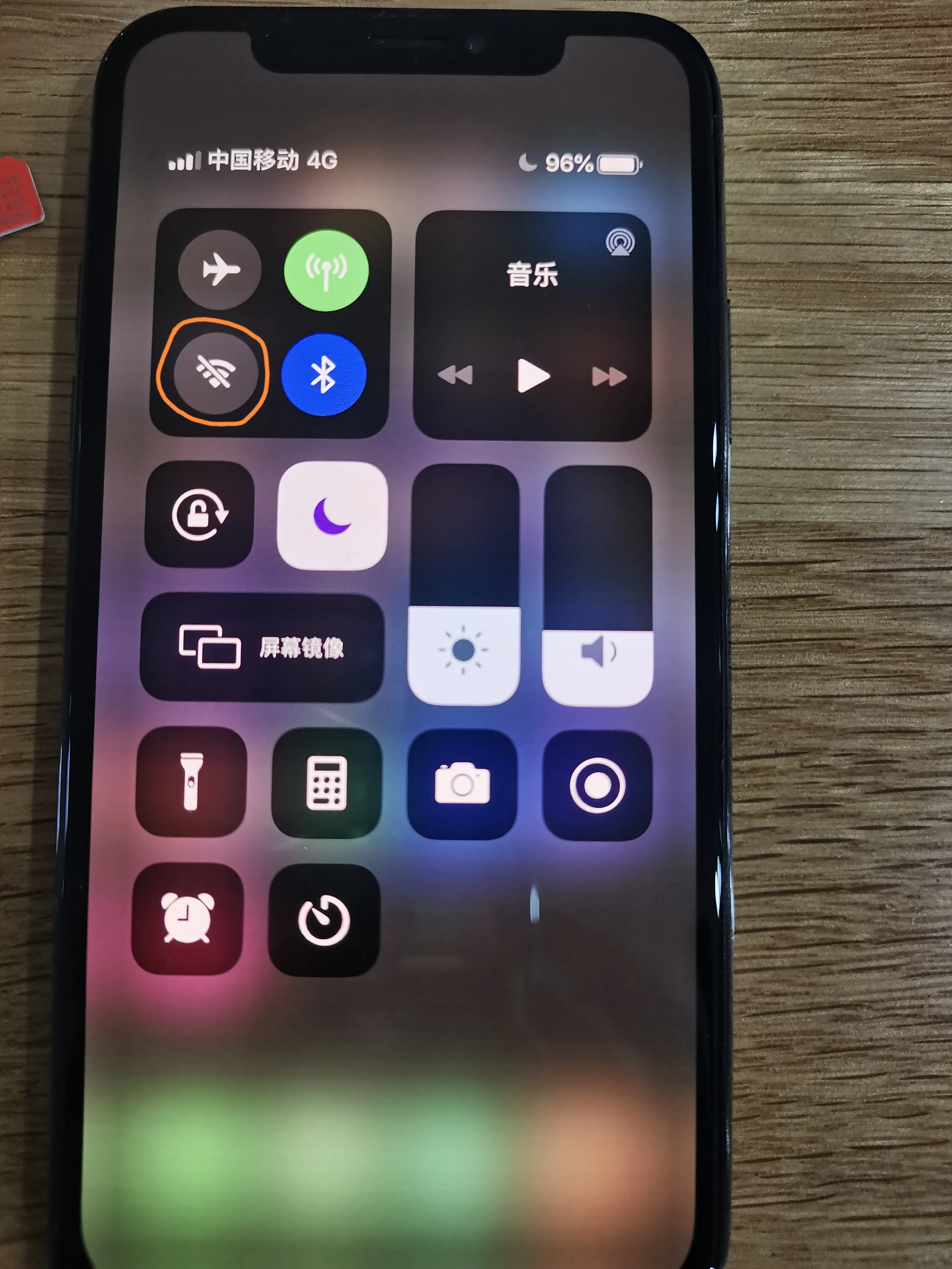 为啥我的iPhone突然WiFi被禁用了，不管我插不插卡，都是这样，重启了也没用