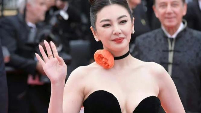 戛纳红毯亚裔女星惊艳全场！有人穿成玫瑰花，有人真空上阵