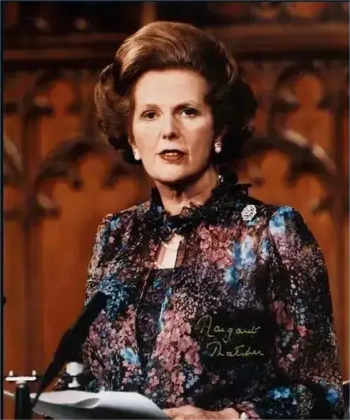 为什么一定要消灭苏联？
英前首相撒切尔夫人答记者问
记者：为什么一定要消灭苏联？