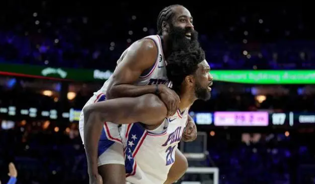 湖人想扭转16胜15负的颓势，得交易3人，引进2人，重点培养1人！
1、交易拉塞