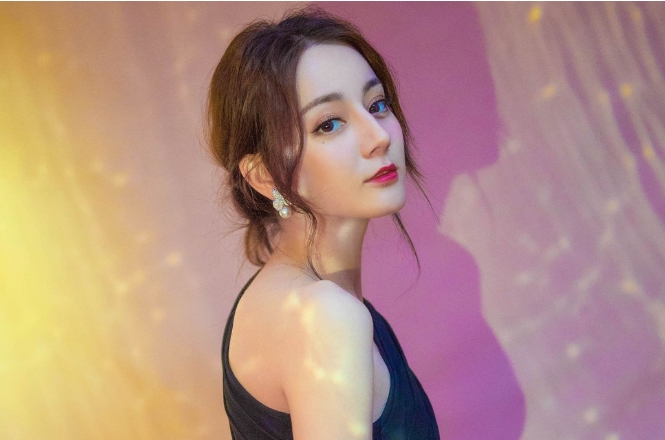 
迪丽热巴公司招人，要求全能，几乎24小时待命，到手工资仅5千
迪丽热巴公司招聘