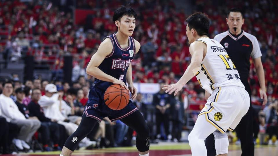 CBA全明星首发风波：孙铭徽逆袭引发热议，球迷不满媒体权重