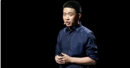 理想汽车的CEO李想太三心二意了。
李想表示，产品学苹果，商业学特斯拉，制造学丰