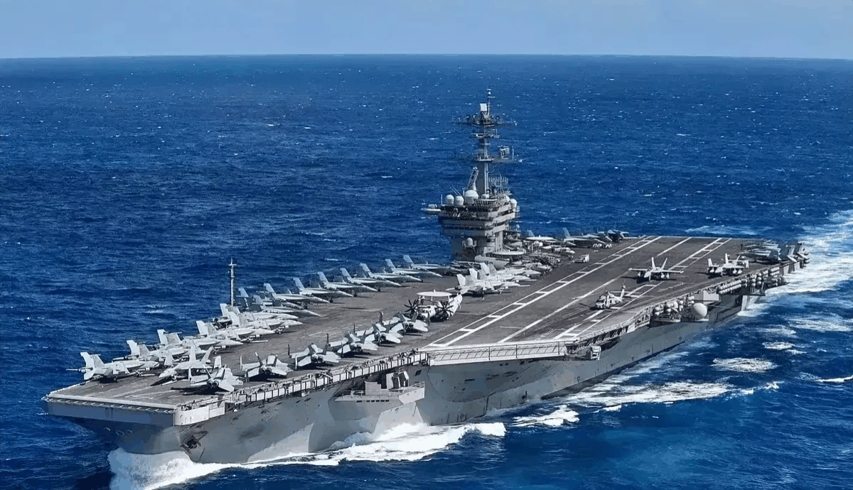 福特号航空母舰是全球最庞大的航母，其强大之处令人惊叹。福特号航母的排水量达到11