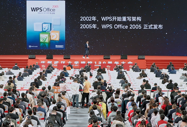 雷军：只要够坚持，任何科技领域，中国科学家都搞得定，打得赢。
今天的同学们可能不