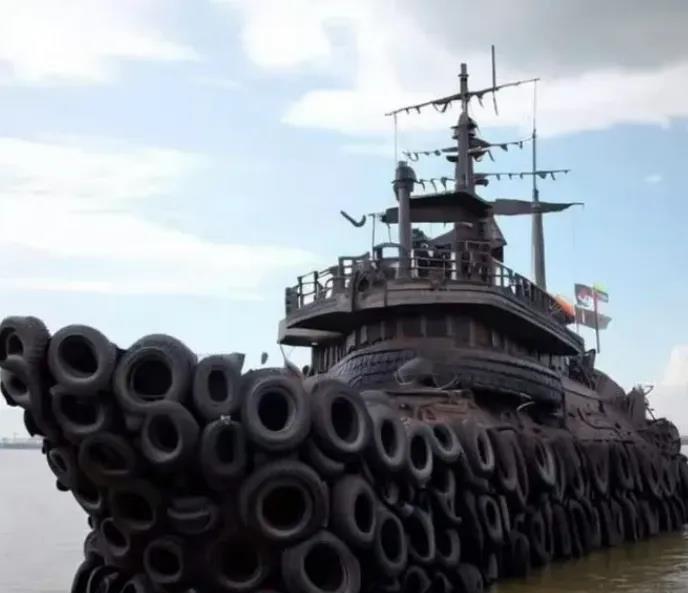 再也不怕乌克兰的无人机无人艇了——俄罗斯黑海舰队的舰艇开始装备“轮胎”。俄罗斯黑