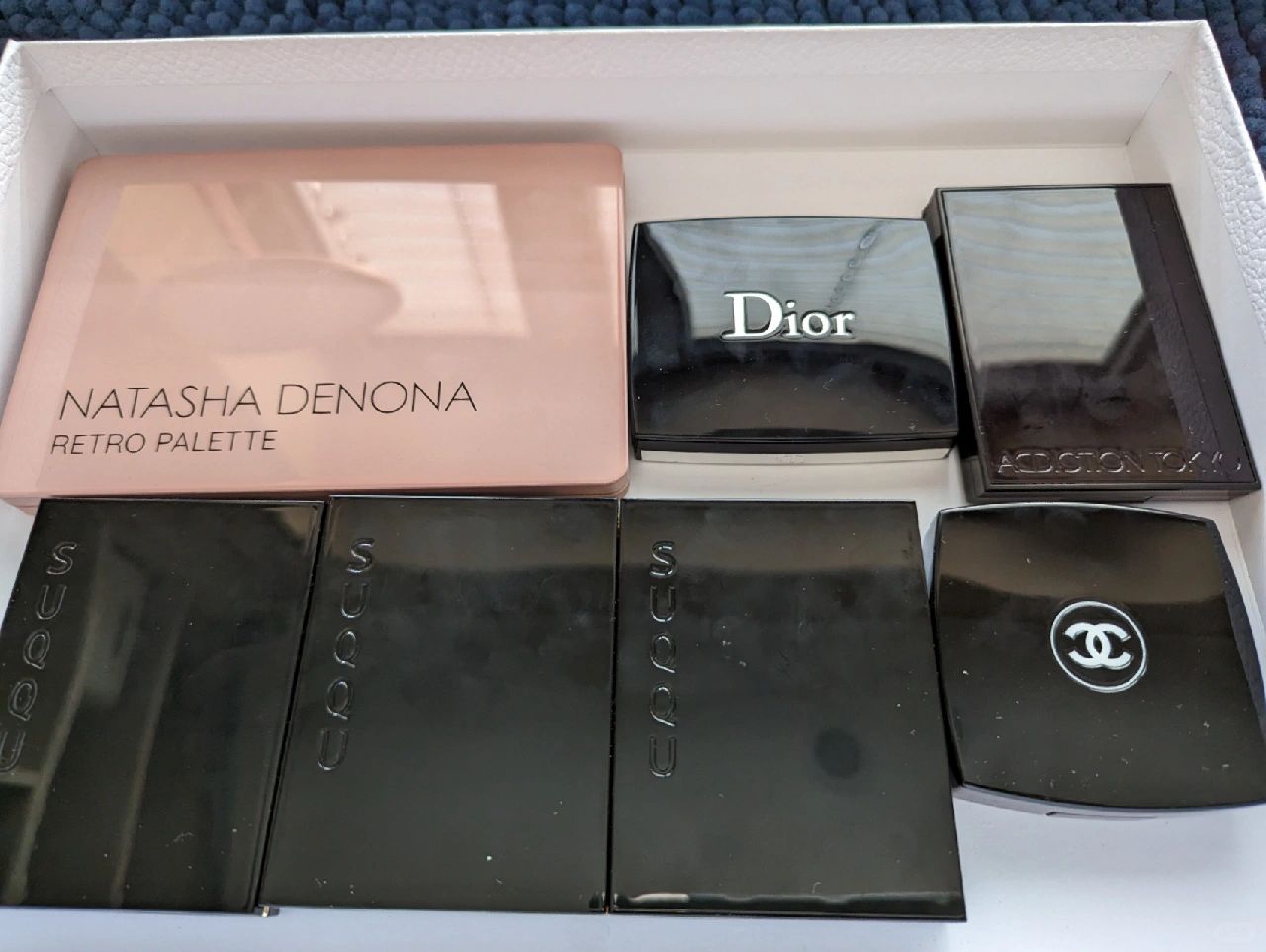 新年妆眼影盘推荐
春节快乐！

过节当然要应个景，化个泛紫气红运妆啦！

推荐几