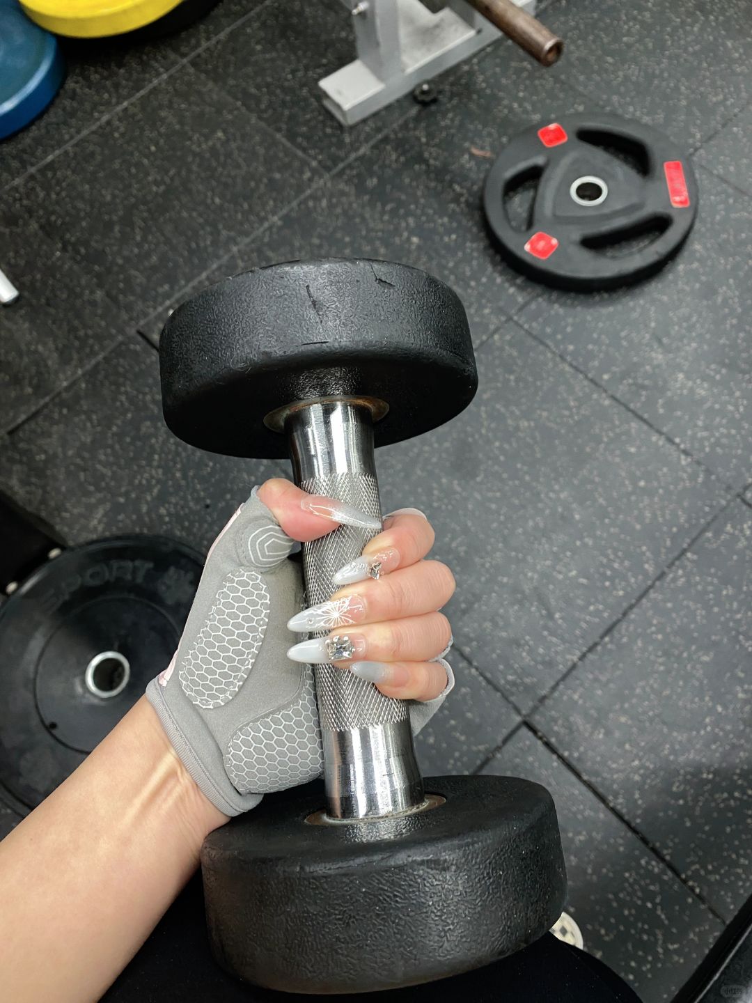 健身房四大狠人合集
健身房4大狠人合集
1.美甲撸铁的！
2.组间不看手机的！
