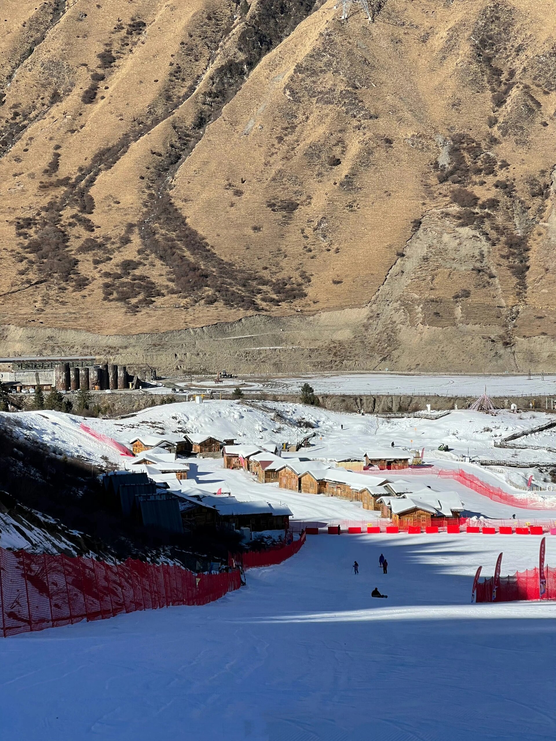 冷知识：不用去阿勒泰，川西就可以滑雪