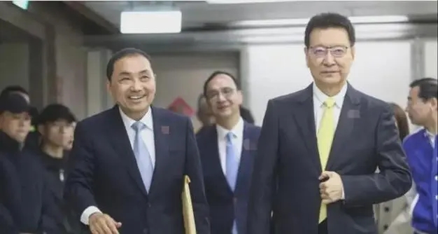 最近的台湾地区民调结果显示，民进党的支持率为34.05%，国民党的支持率为30.