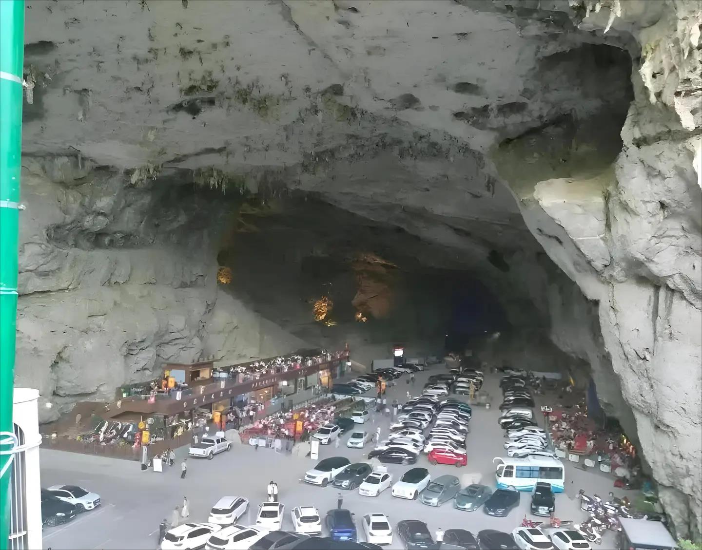 哪里有这么天然的停车场，一定很舒服