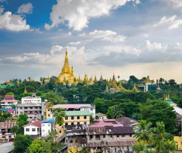 在缅甸，缅族人是没有姓氏的，他们只有名字。如登盛就是前总统吴登盛的本名。登盛是他