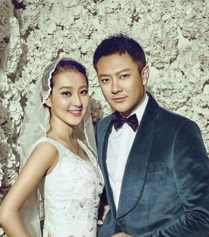2015年，印小天娶了“白富美”哈琳娜，两年后才发现妻子，除了相貌是真的，其他身
