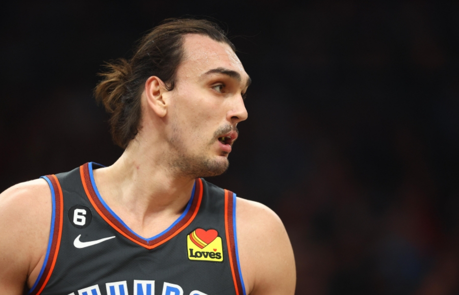 科尔满意下赛季内线的轮换：签下萨里奇很关键，他很适合球队，他和别利察有点像，他打