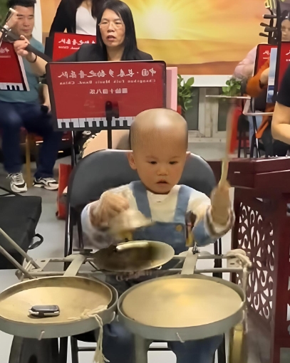 有的小朋友还在睡觉，有的却已经在给自己赚奶粉钱了