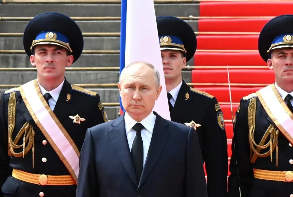 普京针对乌克兰使用美国爱国者导弹击落载有自身65名俘虏的俄伊尔-76运输机事件首