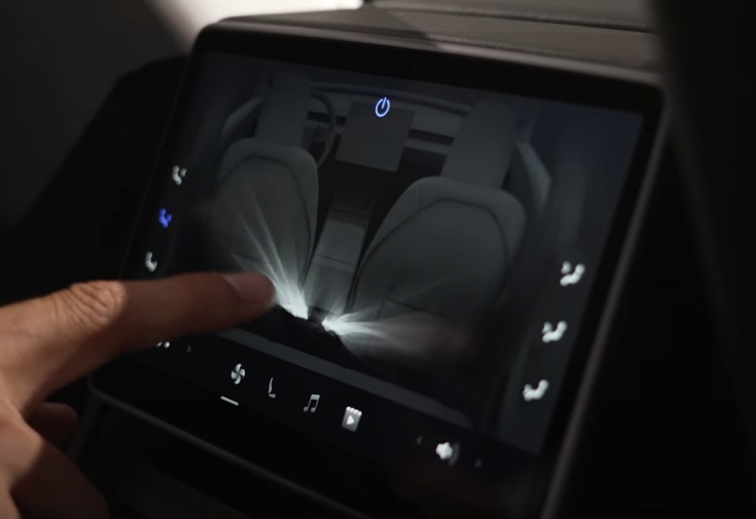 新款Model 3：起售价贵了2.8万，不卷了？