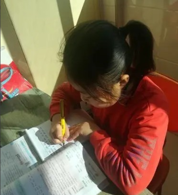 到了初中才知道，小学阶段踩了很多坑！

1、学校和家的距离越近越好。

少在路上