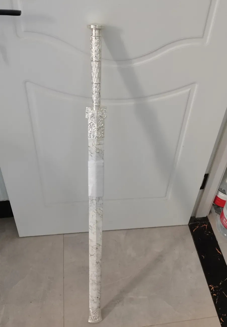 老公难得给我买礼物，但我收到这礼物就一言难尽，一把剑，没错就是一把剑，而且很重的
