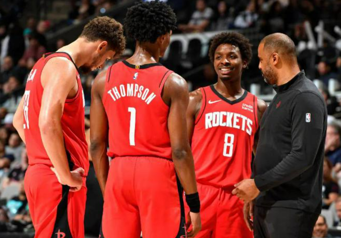 在火箭战胜灰熊之后，球队战绩来到12胜9负，要知道今年他们获得12场胜利，只用了