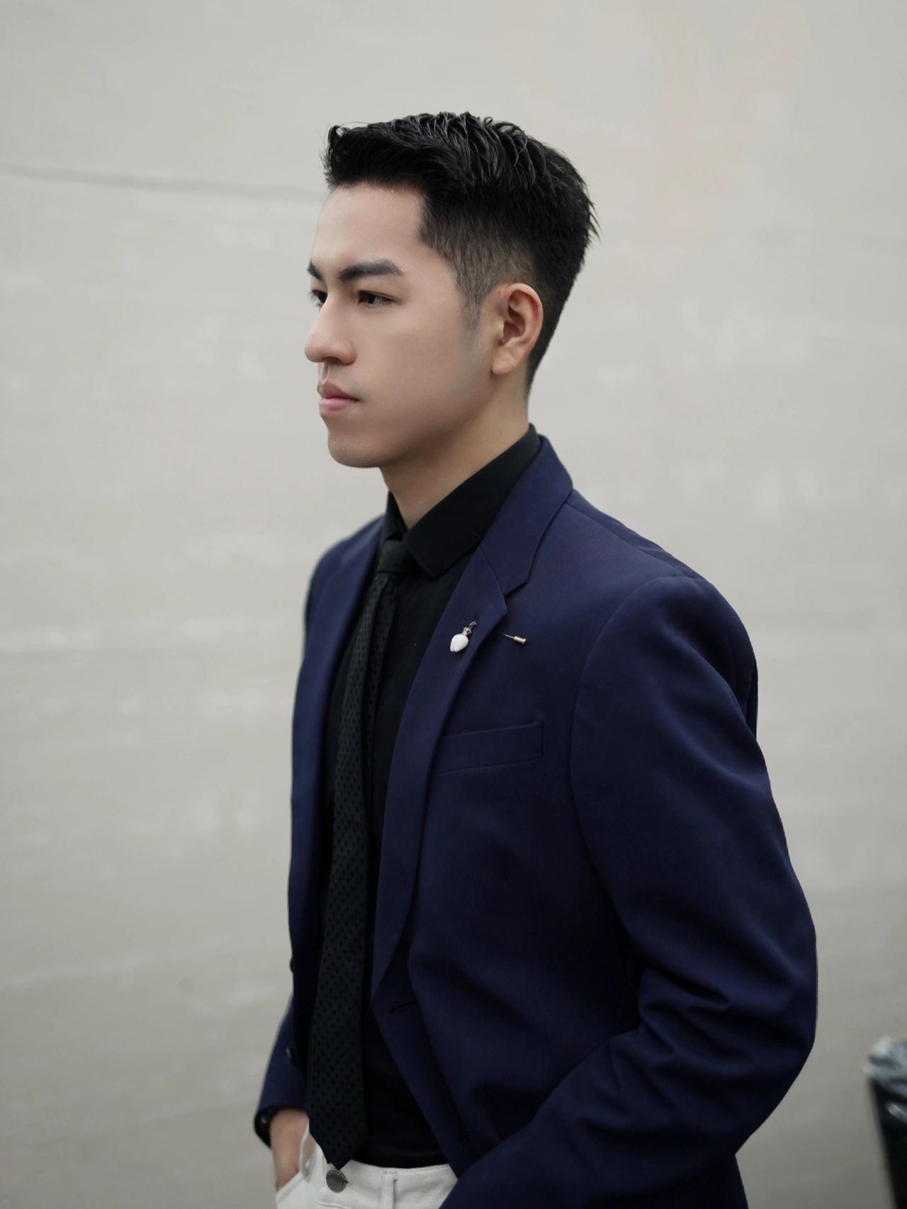 换个成熟稳重的发型吧