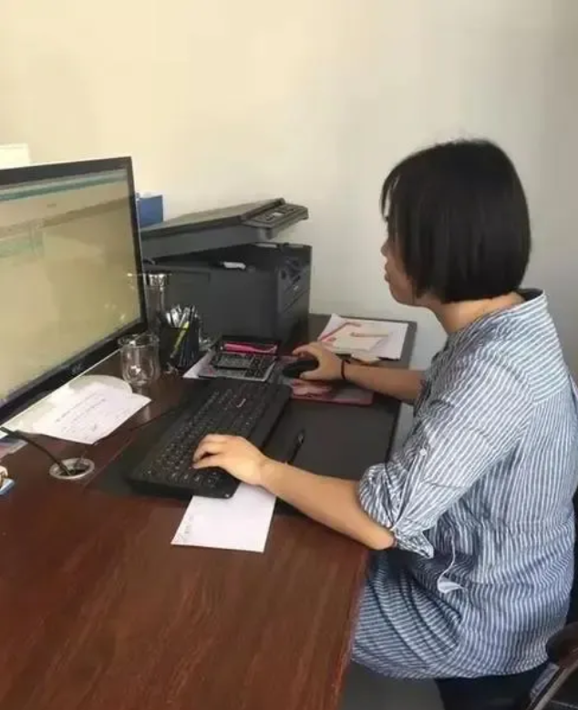 在乡镇工作了一辈子，有两个问题一直搞不明白。
一是女干部在乡镇不管工作能力如何，