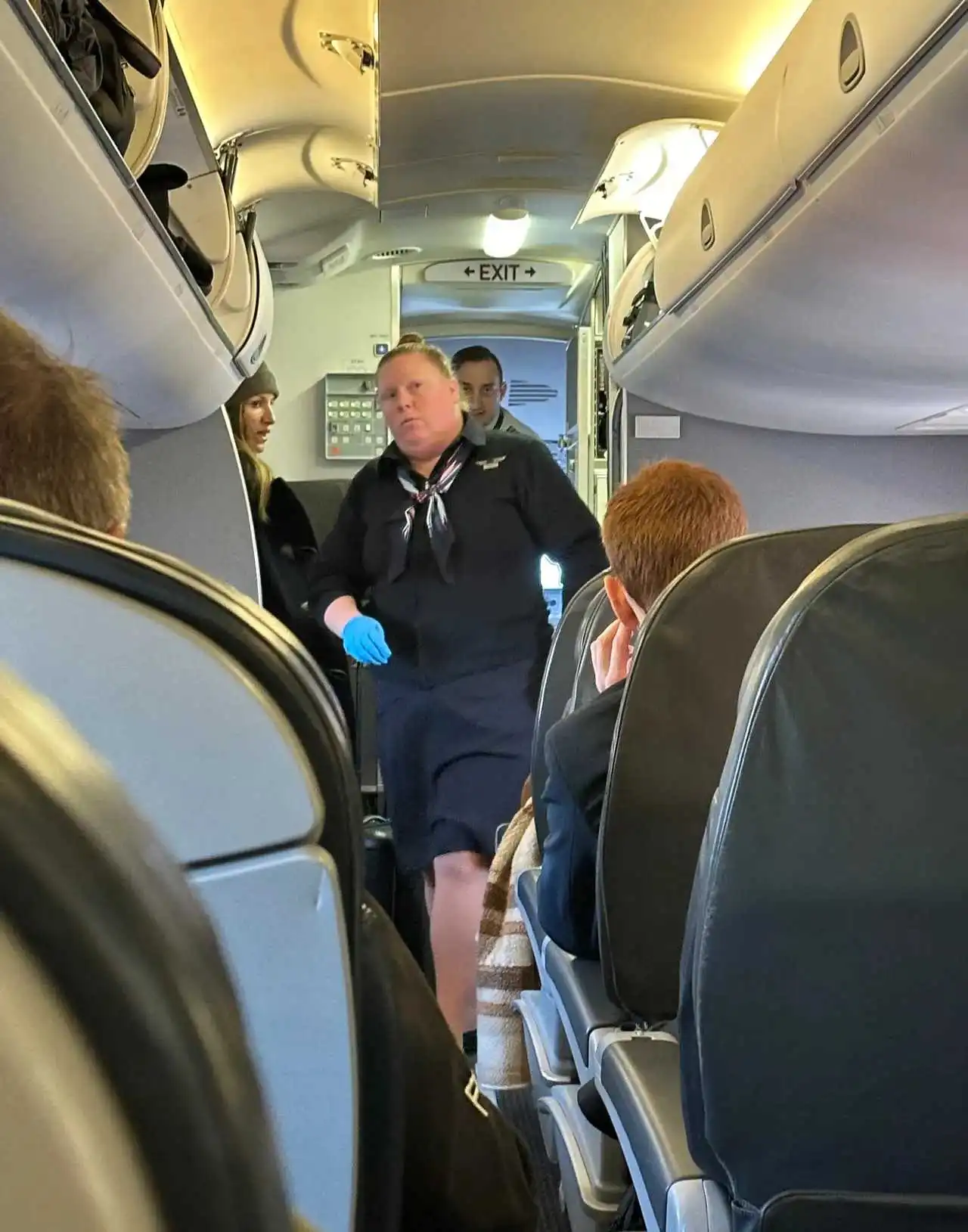 美国的空姐真的十分接地气，不限年龄，不限身材