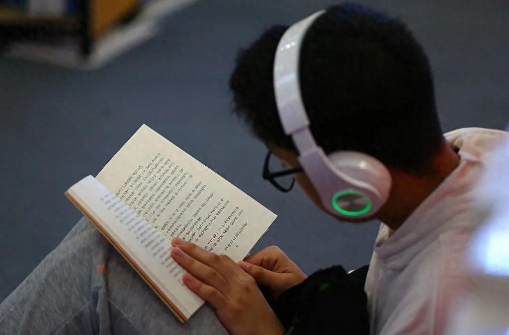 女研究生制售色情书籍卖给青少年，涉案1000多万

据央视网快看报道，近日，浙江