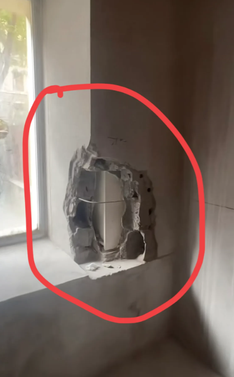 我真的被隔壁邻居惊呆了！家里开始装修，把飘窗边上砸进去，结果眼前的景象把我惊呆了