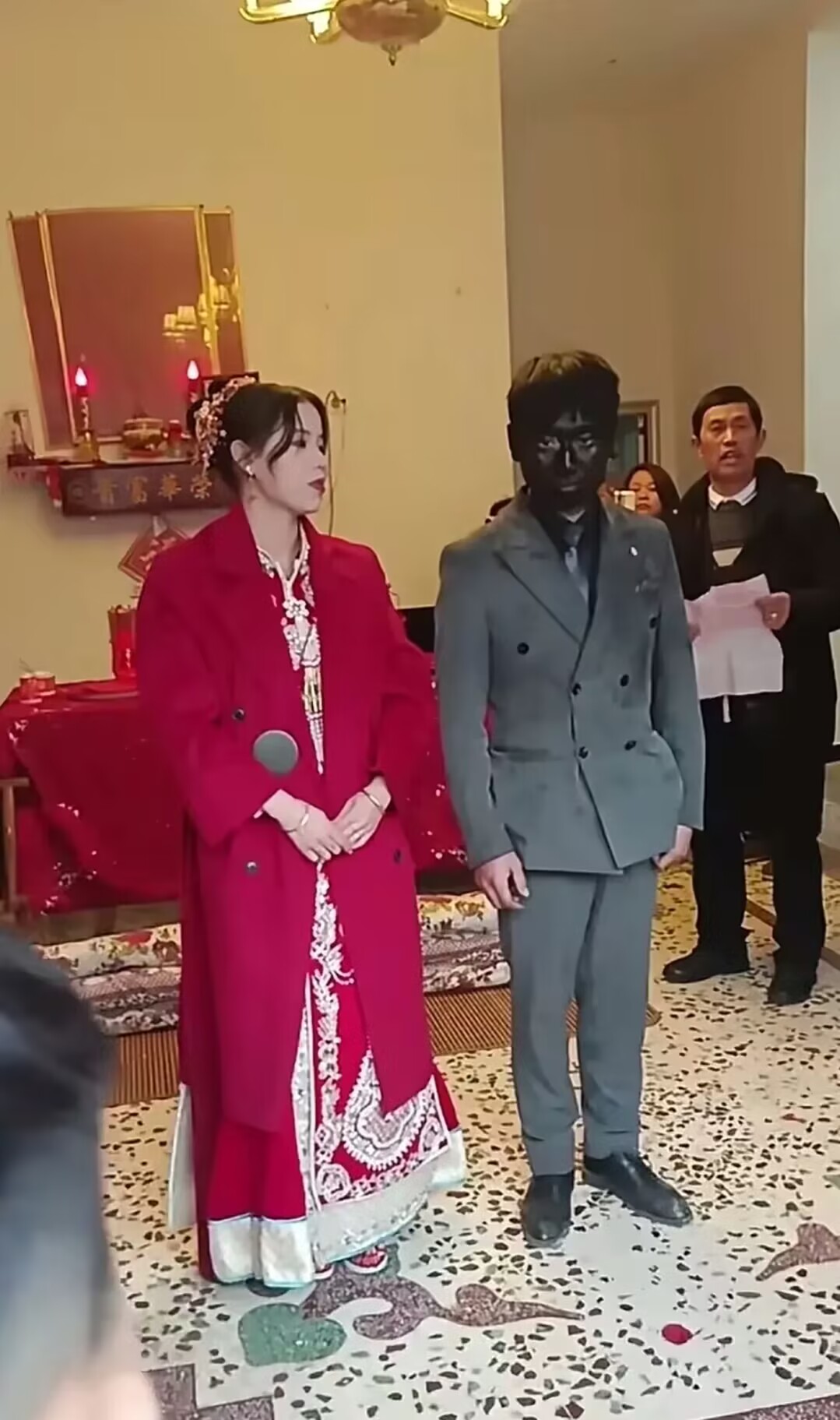 天哪！
和这样的男人结婚还不如去当尼姑
新娘子的口味真不一般
