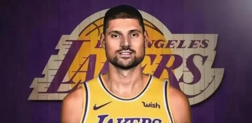如果湖人完成这2笔大交易，24年NBA总冠军才有希望！ 
湖人队为争夺2024年