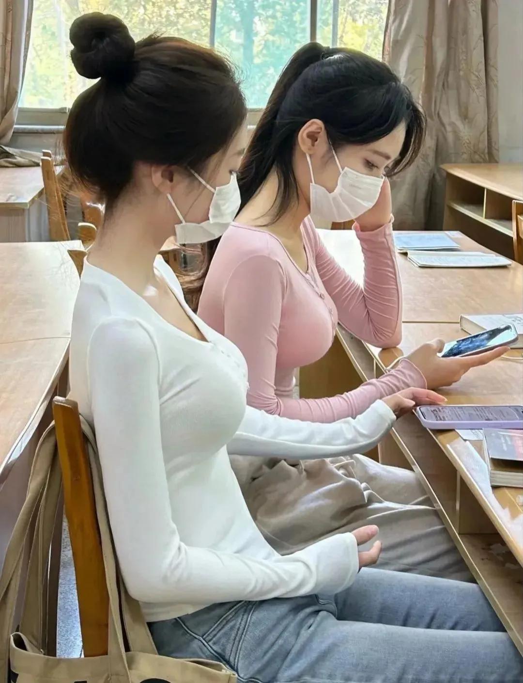 粉色衣服的女孩彩礼要30万，白色衣服的女孩彩礼要40万，你会怎么选？