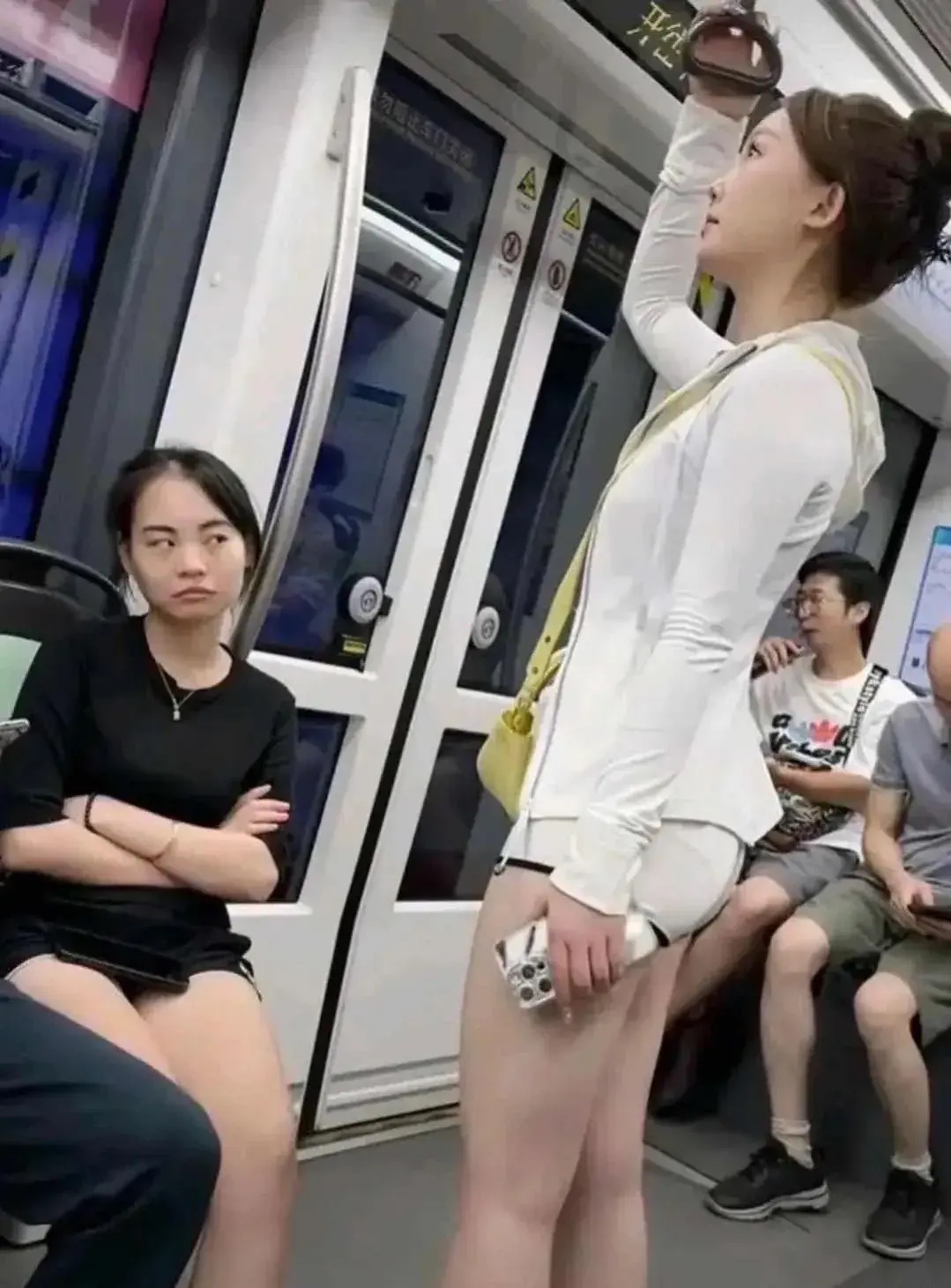 女人也会嫉妒女人吗？
