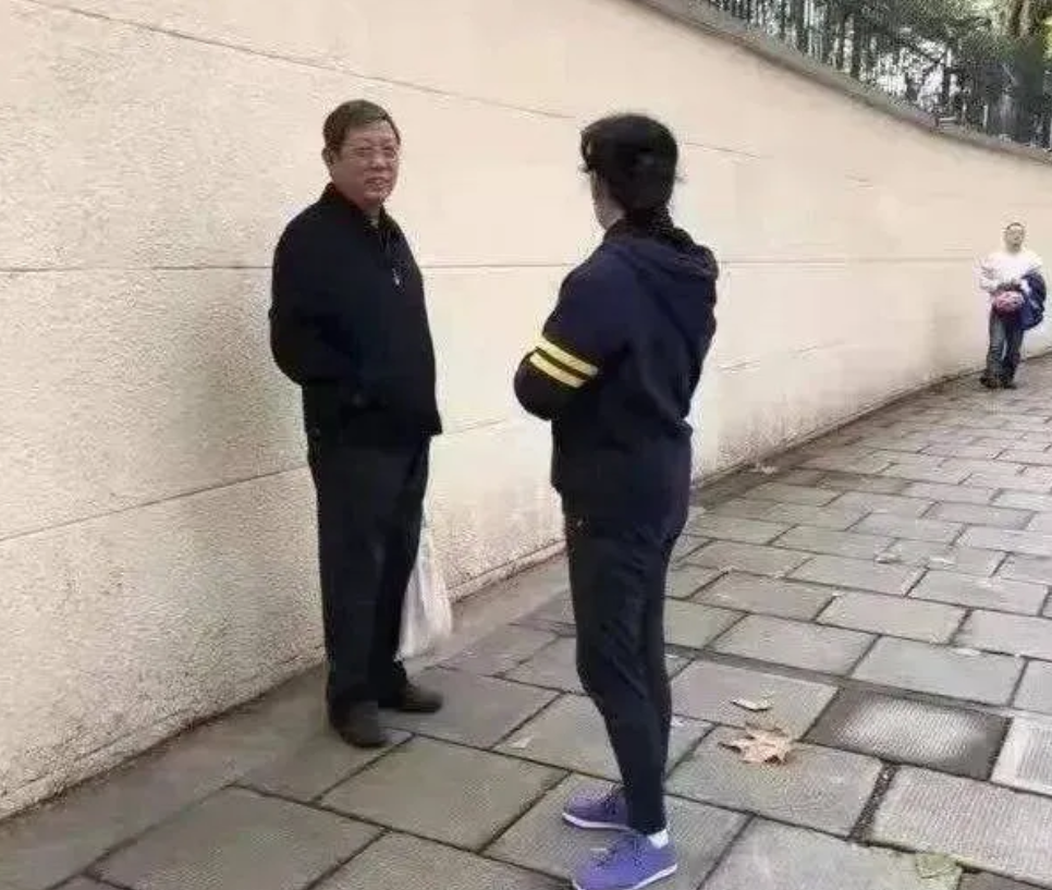 消失的人群。退休干部
最近几年，大家发现了没有退休后别说是省厅级，就是县级，局级