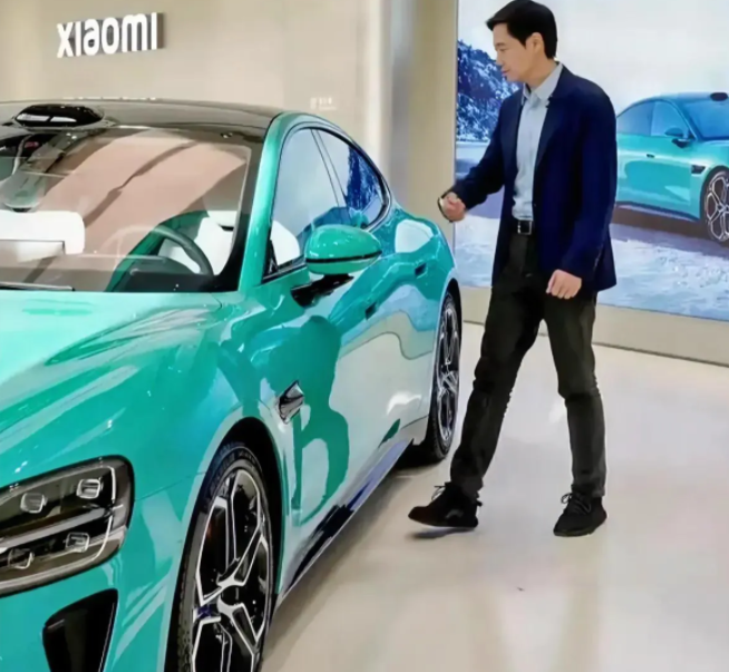 雷军上车了，心情好像有点沉重
最近看到路上那么多小米汽车在跑，PPT造车论彻底告