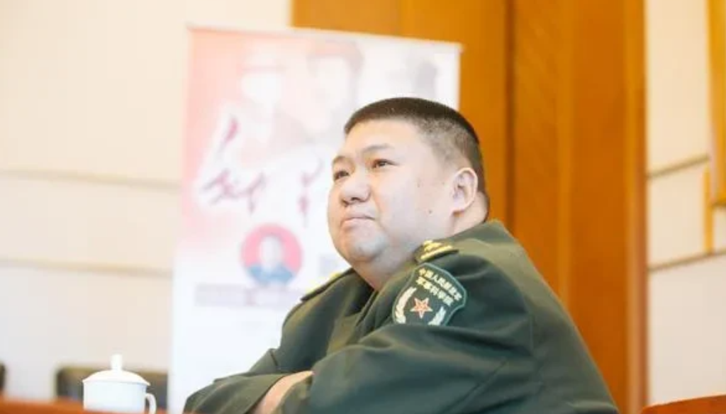 毛新宇：现在有些党政干部，为人民服务的口号满天飞，民主监督却形同虚设。反腐败关键