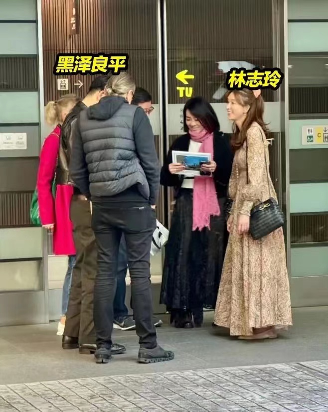 林志玲日本被偶遇,变土变胖,一身行头超4万,对老公太卑躬屈膝
林志玲在日本街头被